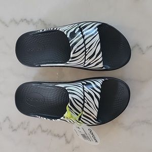 OOFOS Ooahh Limited Black/White Zebra